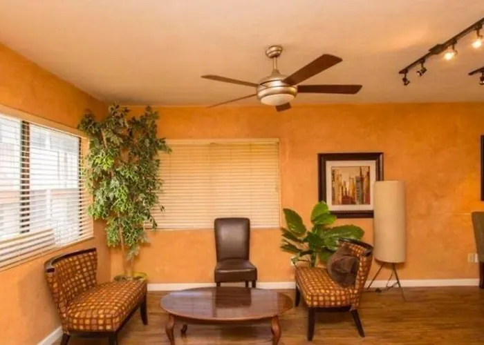 Resort-style With Pool, Balcony, Walk To U Of A * Tucson