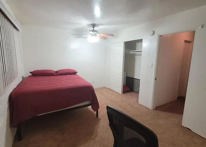 Resort-style With Pool, Balcony, Walk To U Of A Apartamento Tucson