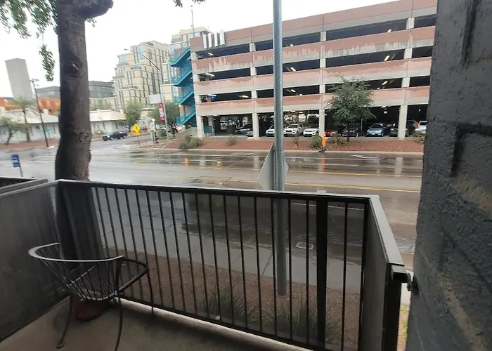 Apartamento Resort-style With Pool, Balcony, Walk To U Of A *
