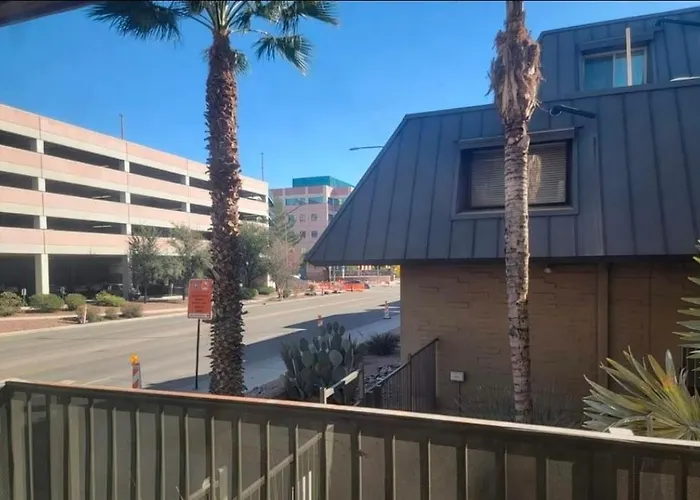Resort-style With Pool, Balcony, Walk To U Of A