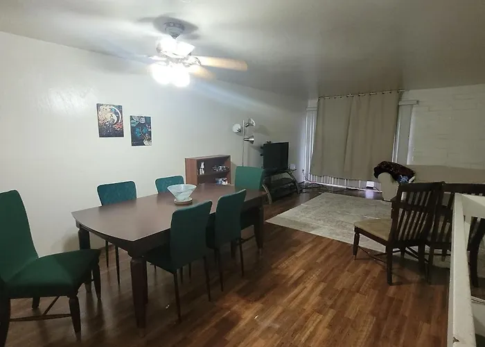 Resort-style With Pool, Balcony, Walk To U Of A Apartamento Tucson