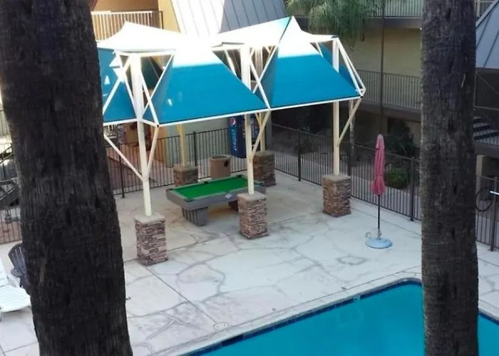 Resort-style With Pool, Balcony, Walk To U Of A Apartamento Tucson