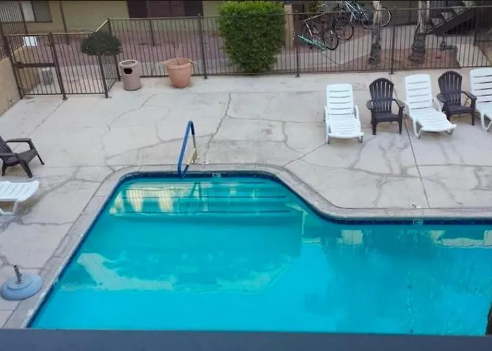 Resort-style With Pool, Balcony, Walk To U Of A Apartamento Tucson